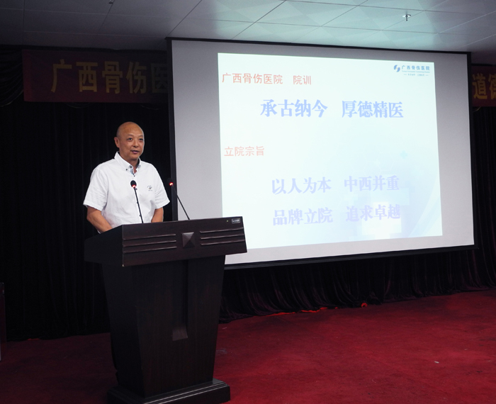 004胡德宏院长对道德讲堂活动进行总结和评价.JPG