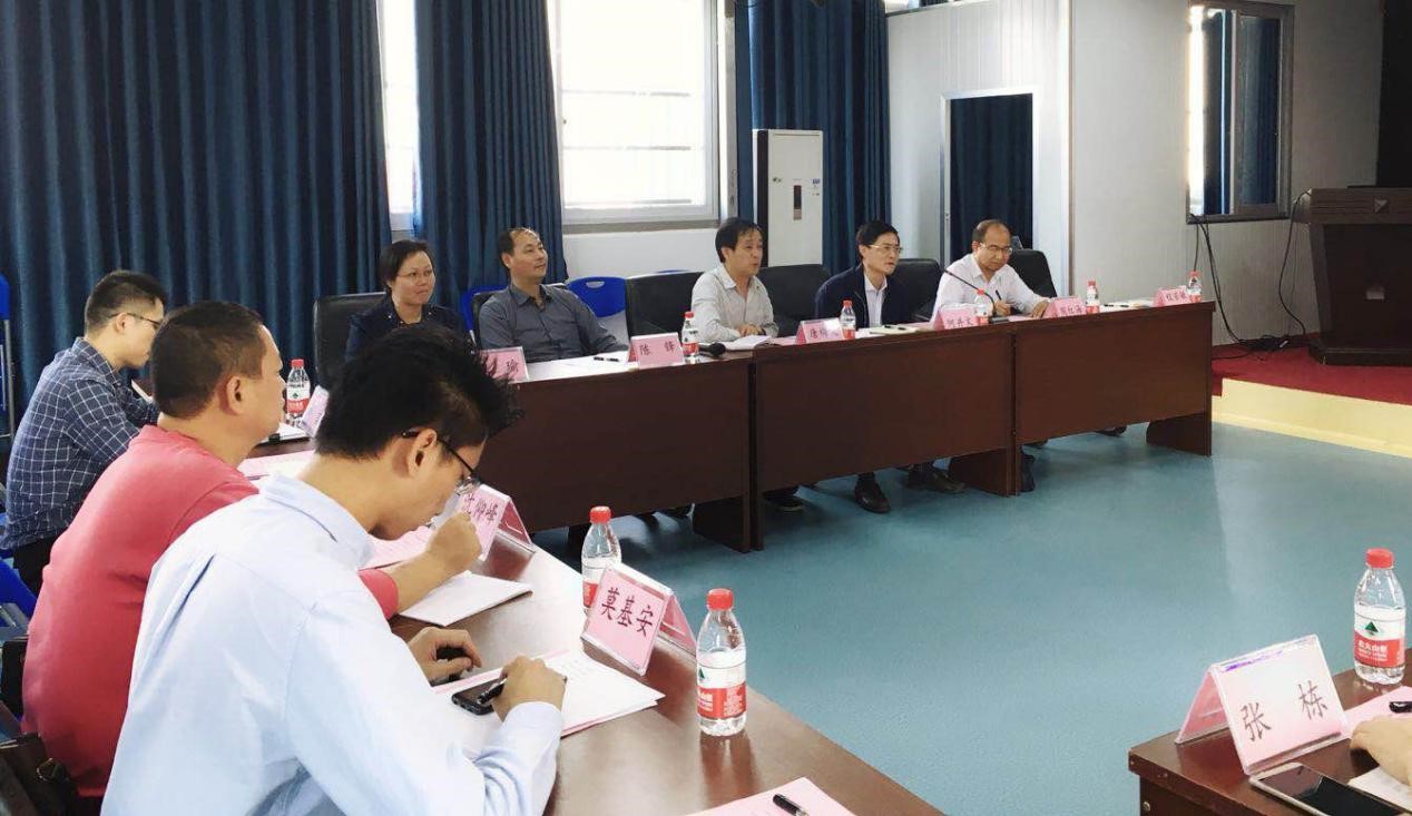 1541472169793979.jpg 教学检查专家组作巡查工作介绍.jpg