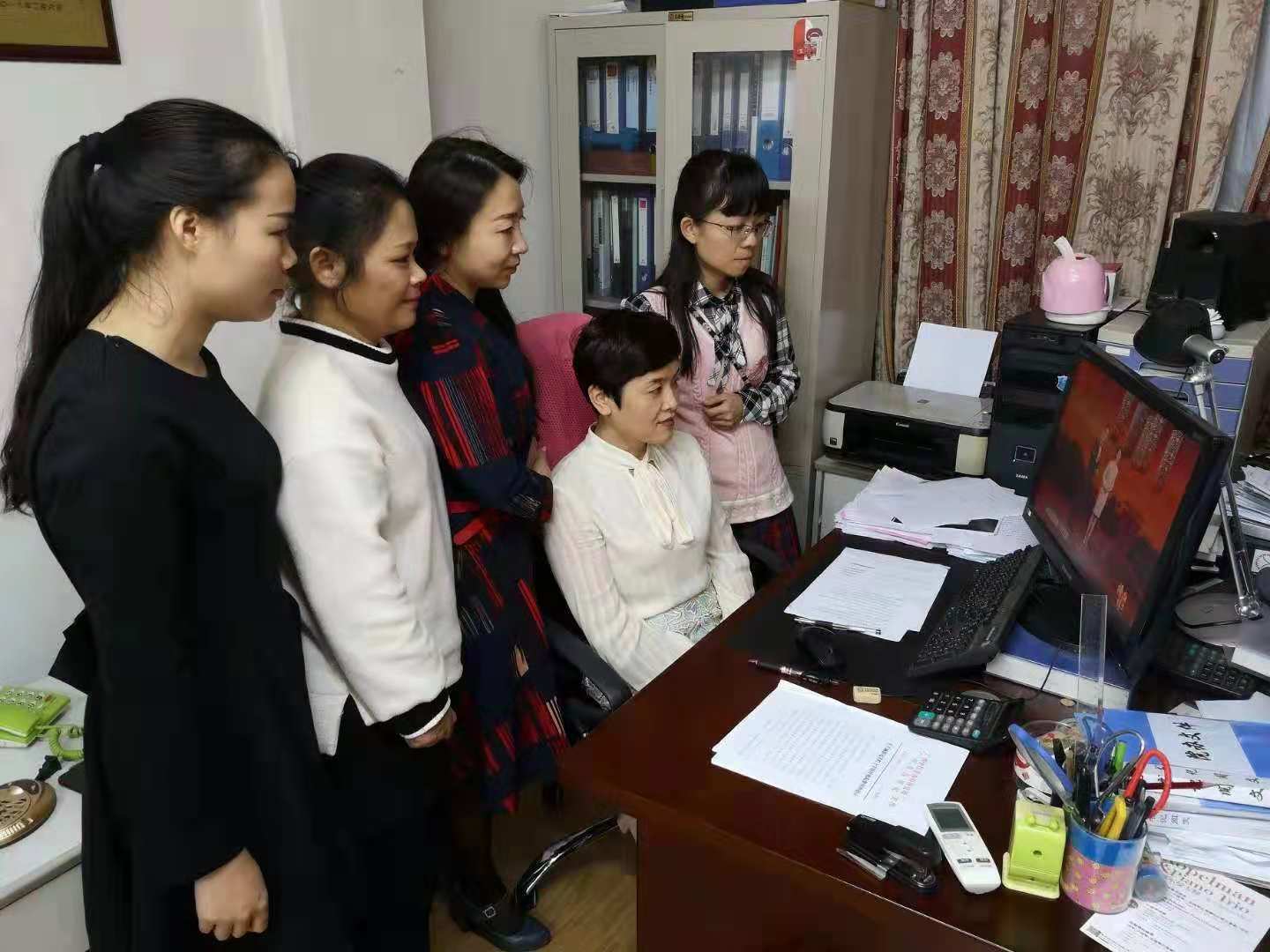 1542333750127739.jpg 001我所积极组织党员干部观看《榜样3》.jpg