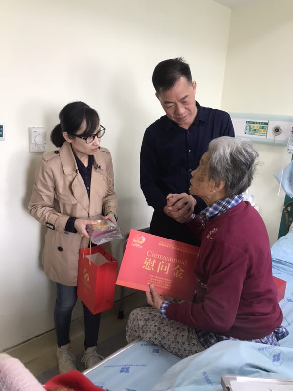 党委韦浩明书记带领相关科室负责人慰问老干部02.jpg