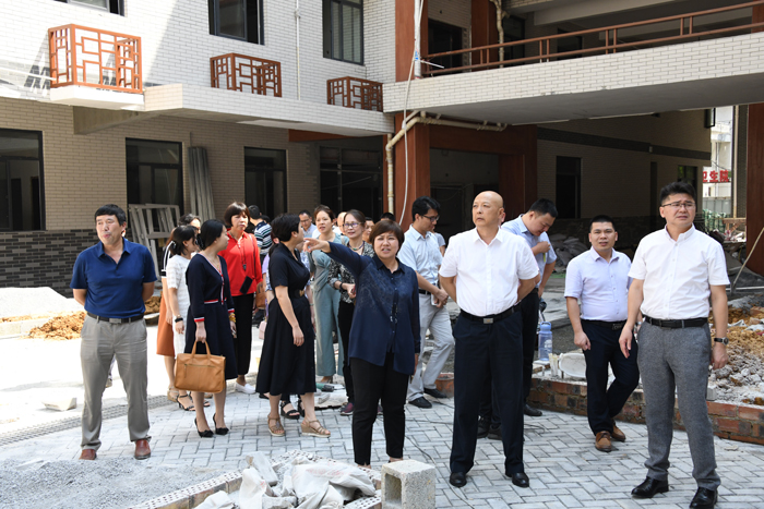 胡德宏院长在凌云县中医医院新院址调研，凌云县人大常委会主任韦将良、凌云县委常委、宣传部部长、副县长黄凤萍、县卫健局局长吴先湘、凌云县中医医院院长何建欣陪同.jpg