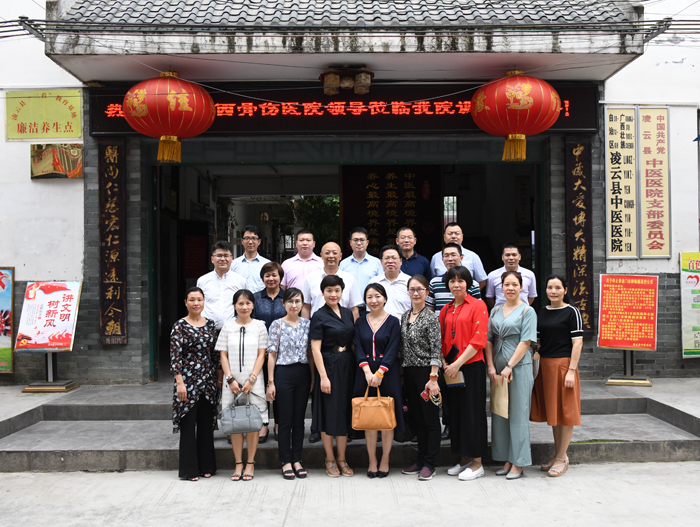 全体调研人员合影.jpg