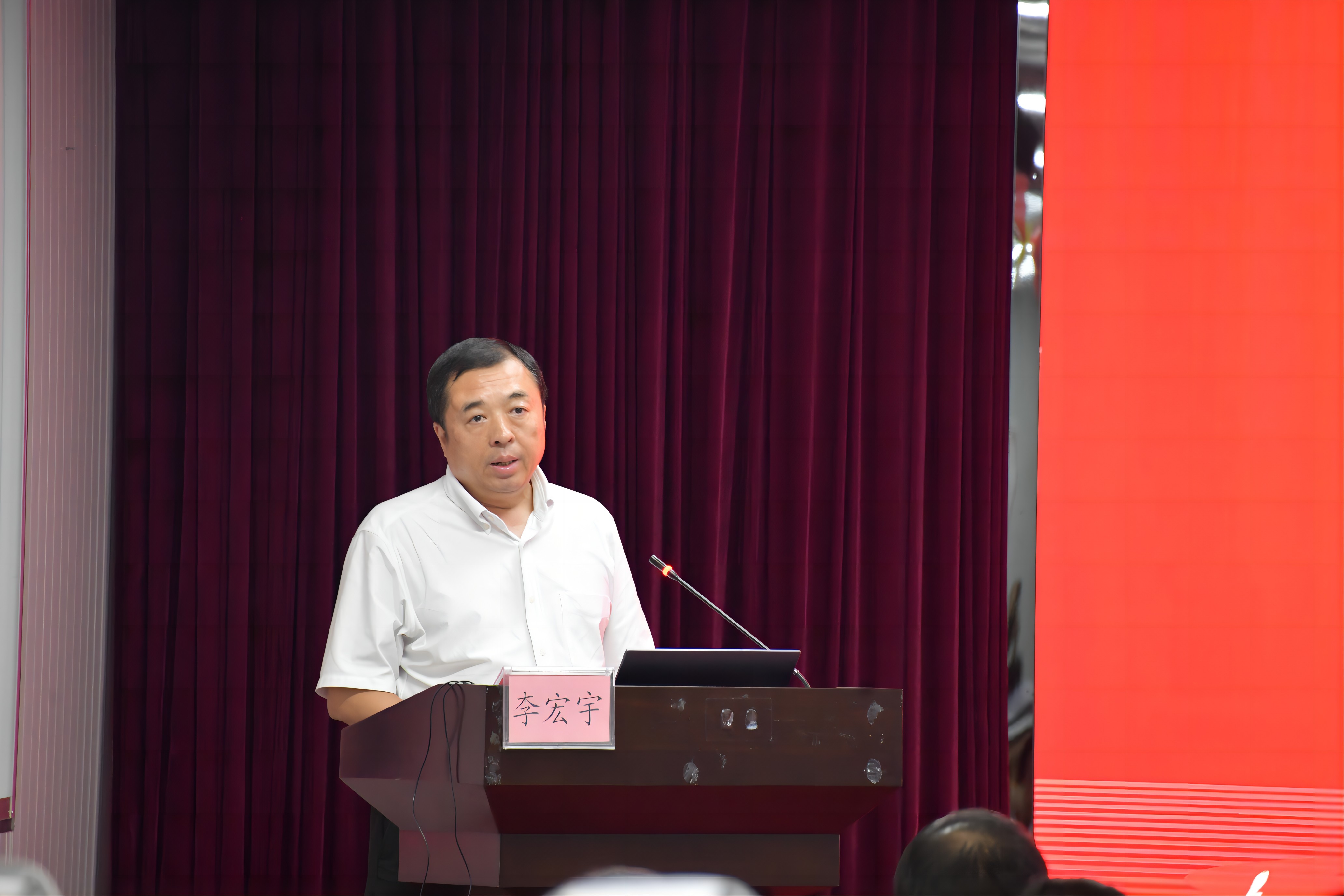 李宏宇主持(1)