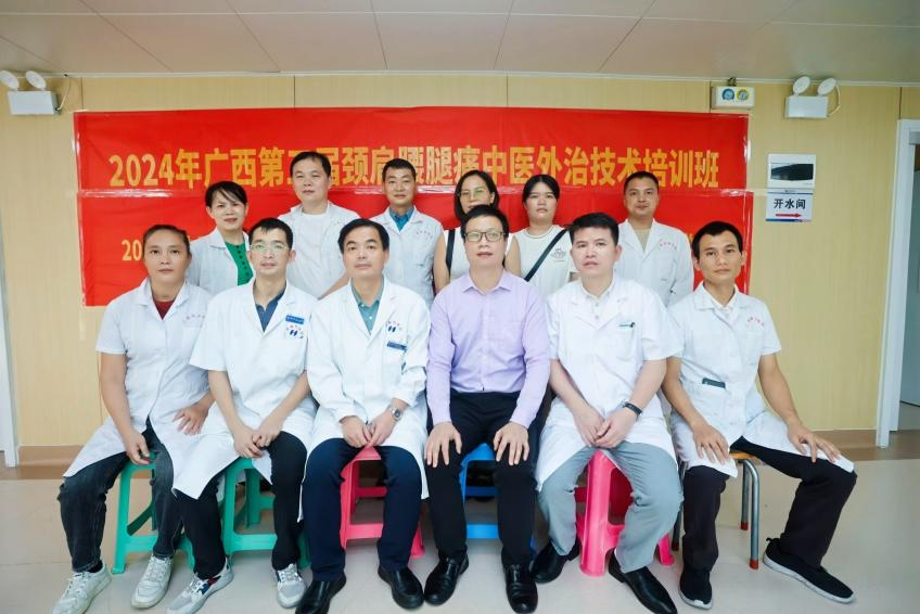 专家与部分学员合影