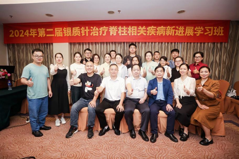 专家与部分学员合影2